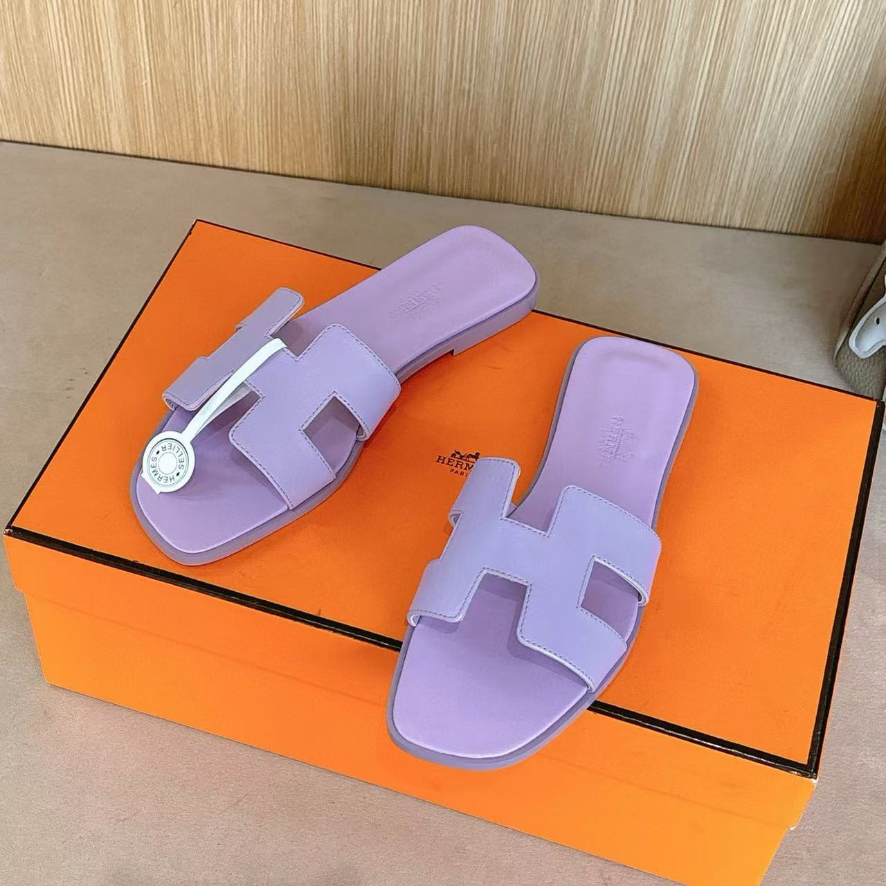 UA Hermès Oran sandal
