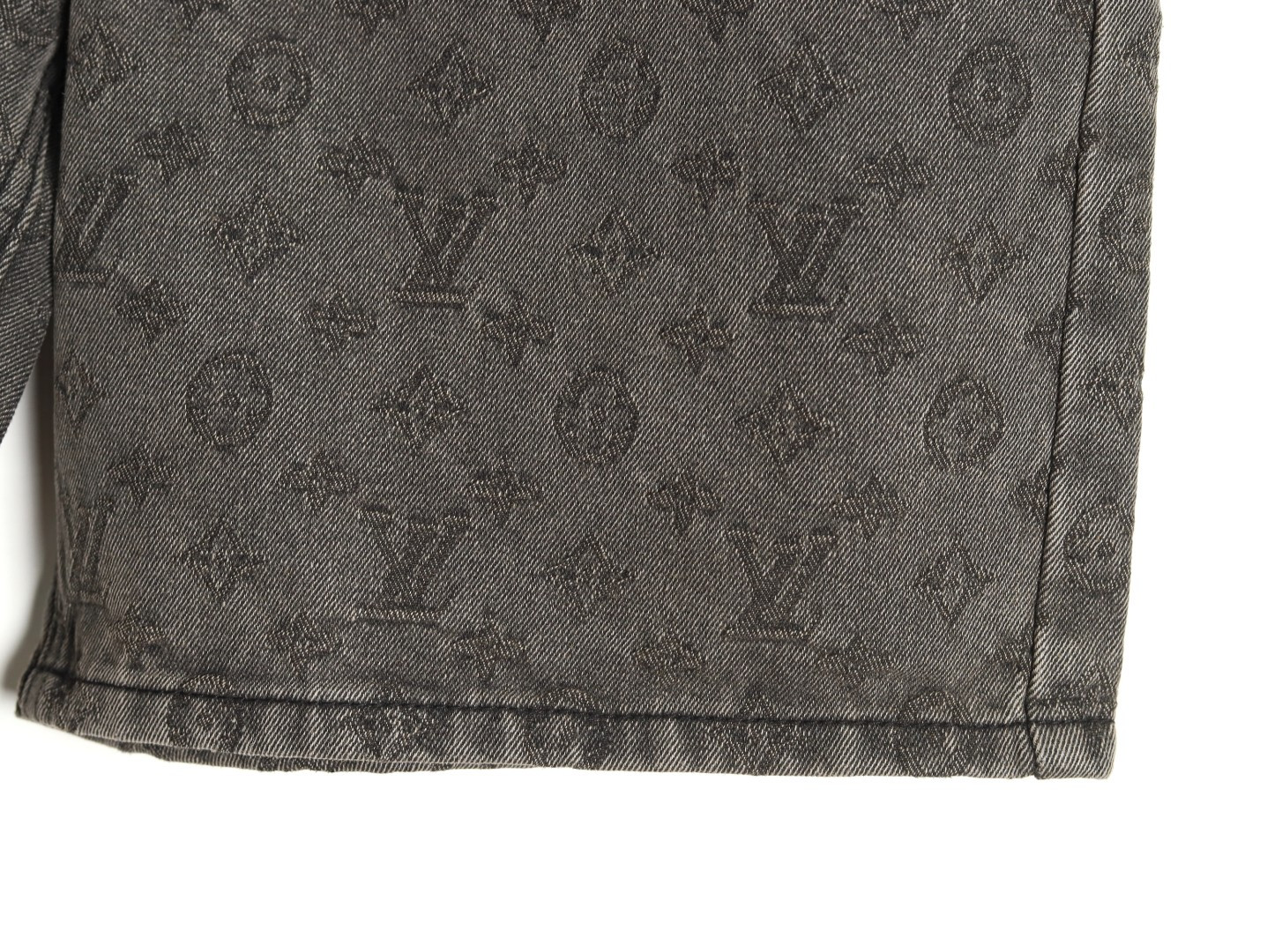 L0*is V*t0n LV 25ss shorts