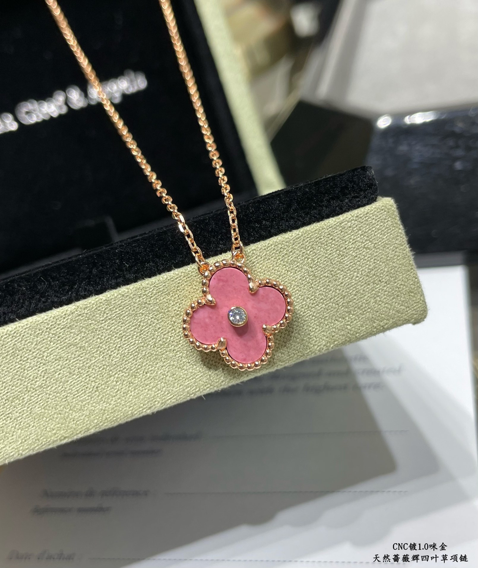 V*N CL*F & Arpels Medium Classic Four Leaf Clover Necklace Diameter approx 1.5cm Chain length approx 40+5cm