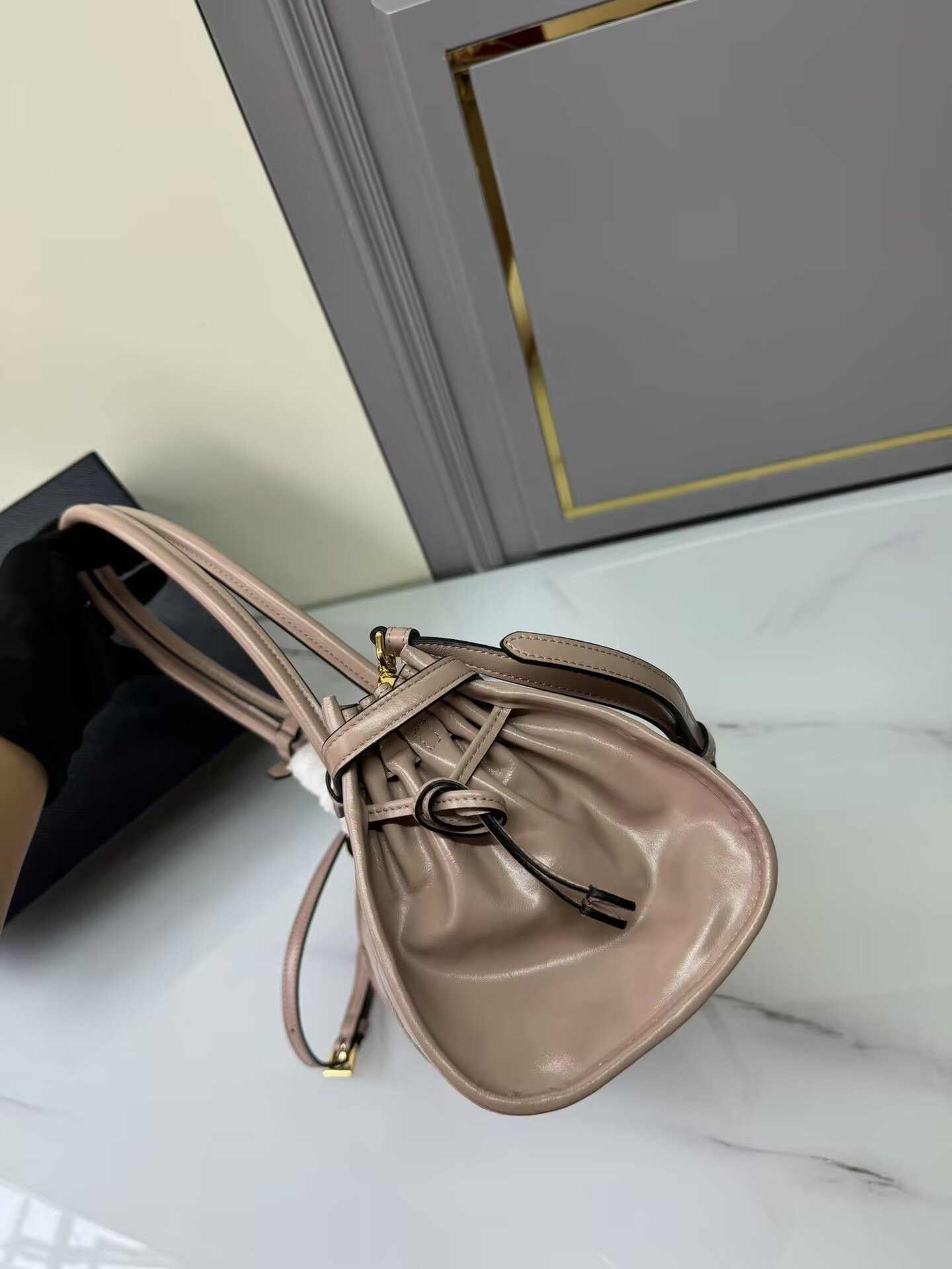 Pra*a Bonnie Medium Leather Handbag 32x15.5x12cm