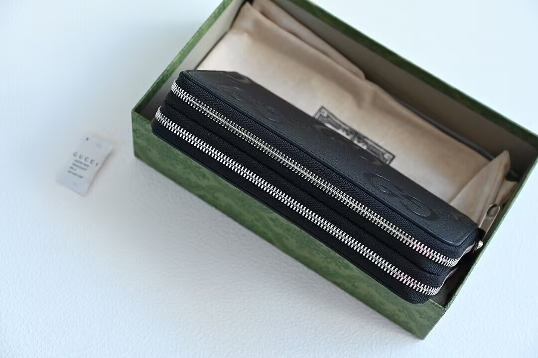 G*u*i Jumbo GG travel document case 21x13x4cm