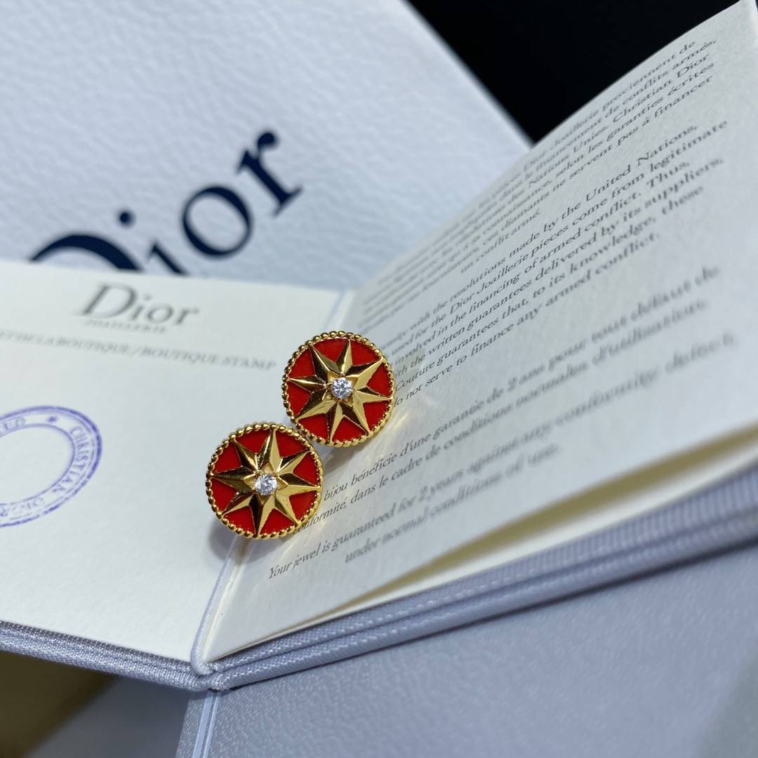 D*0r compass Stud Earrings