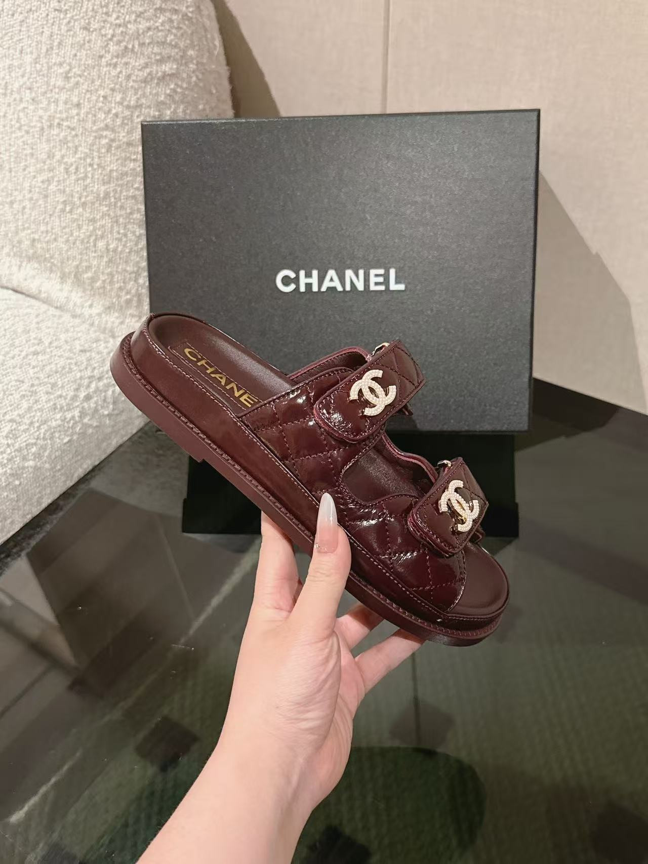 UA Ch*el SLIDES