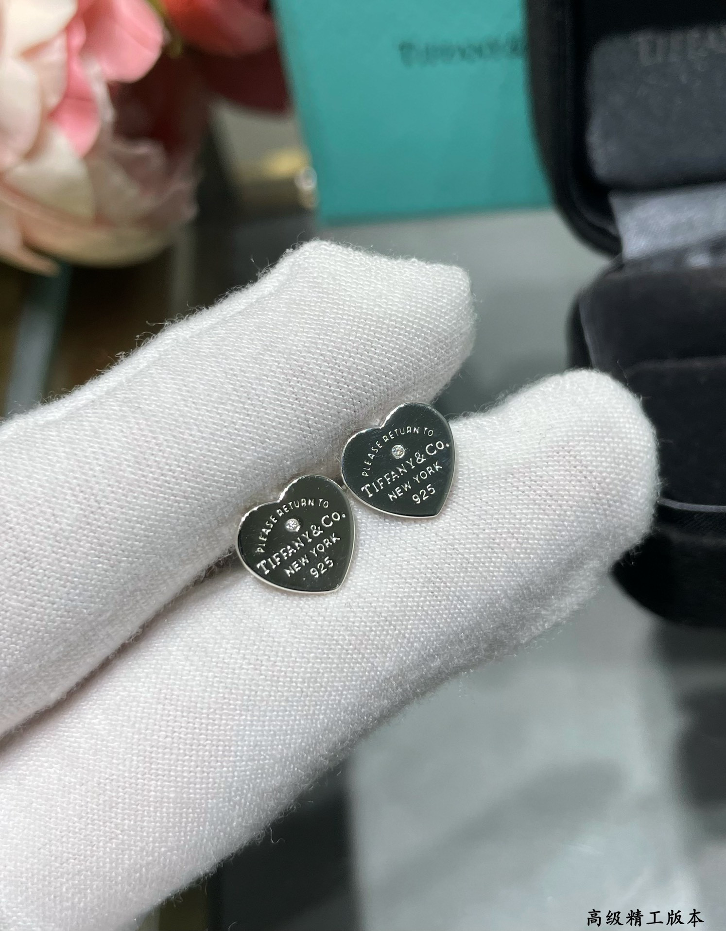 T*f*ny & Co. Heart Stud Earrings in Sterling Silver Ag925