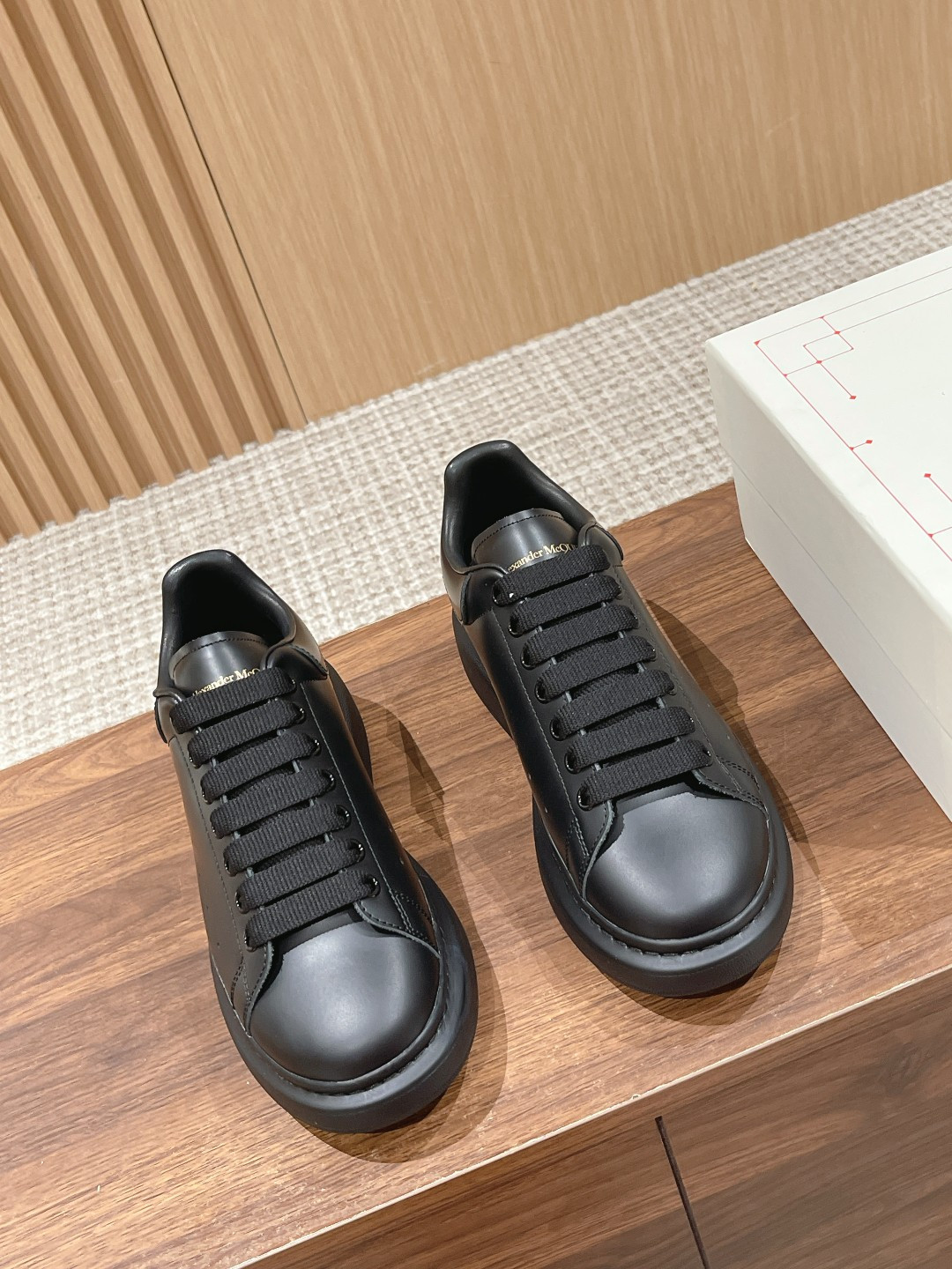 UA Ale*d*r M*Q*en Oversized