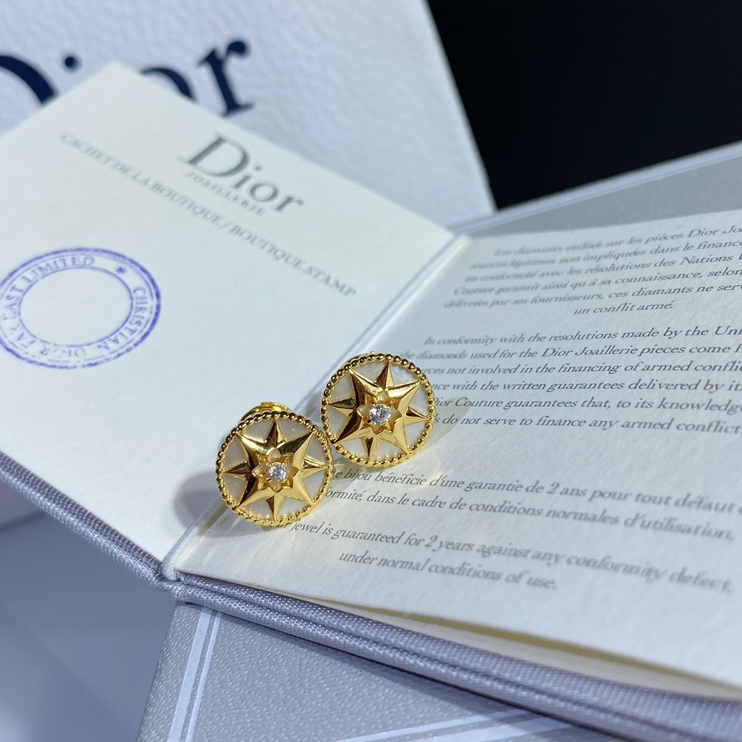 D*0r compass Stud Earrings