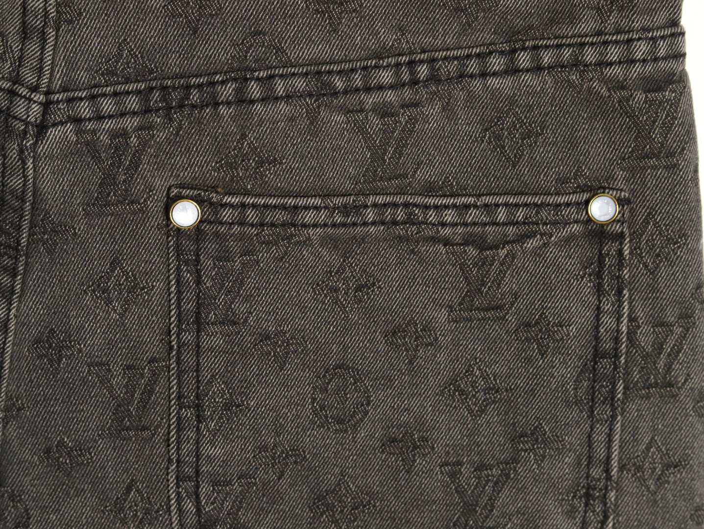 L0*is V*t0n LV 25ss shorts