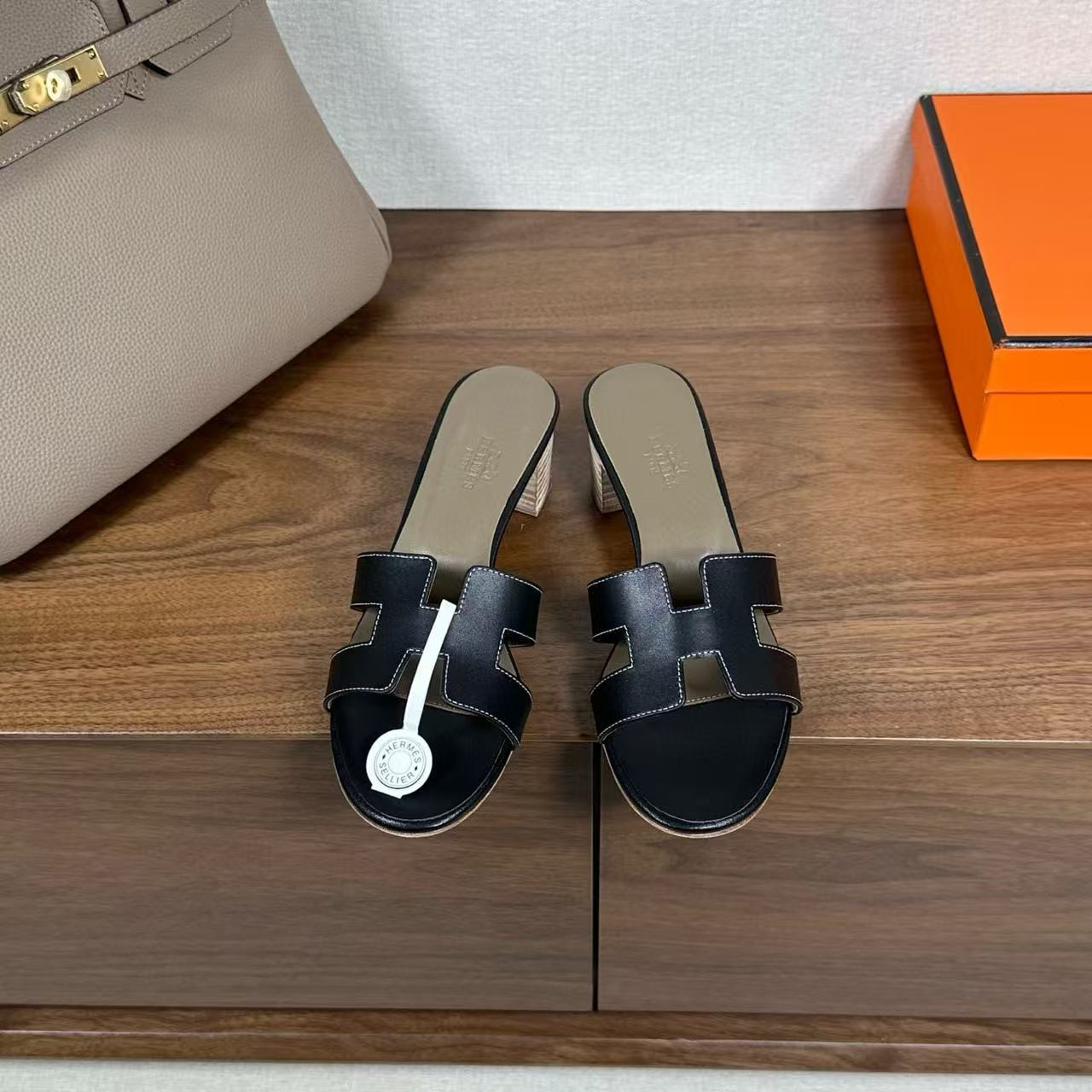 UA Hermès Oasis Sandal