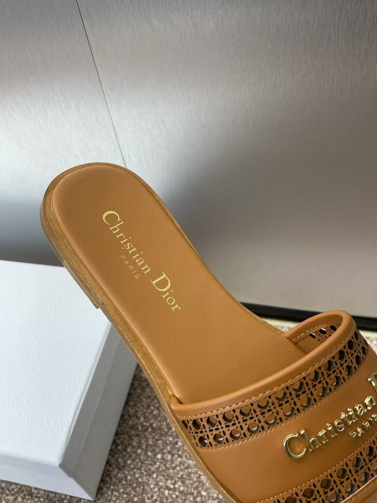 UA D*0r D-Lane Slide