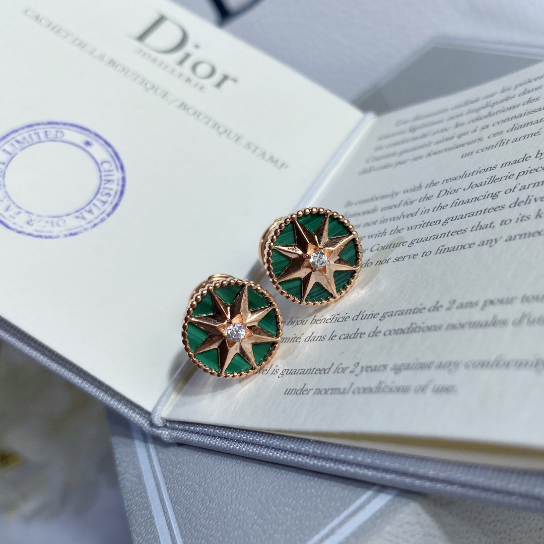 D*0r compass Stud Earrings
