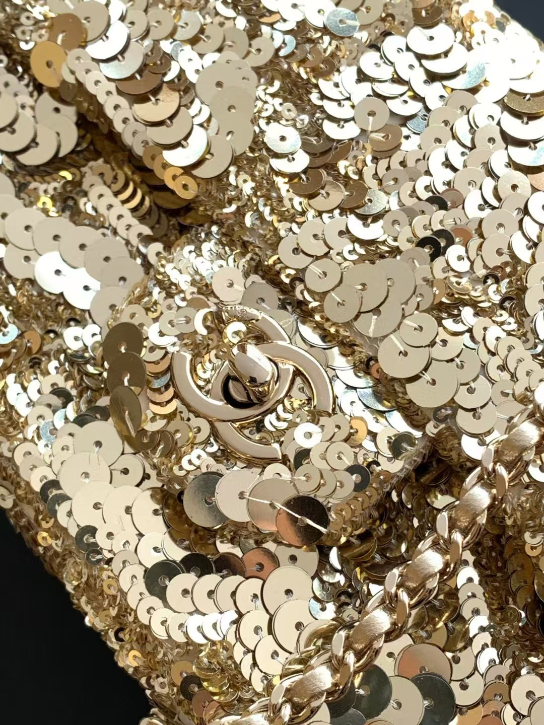 Ch*el CRUISE 25C FLAP BAG 14x21x8cm