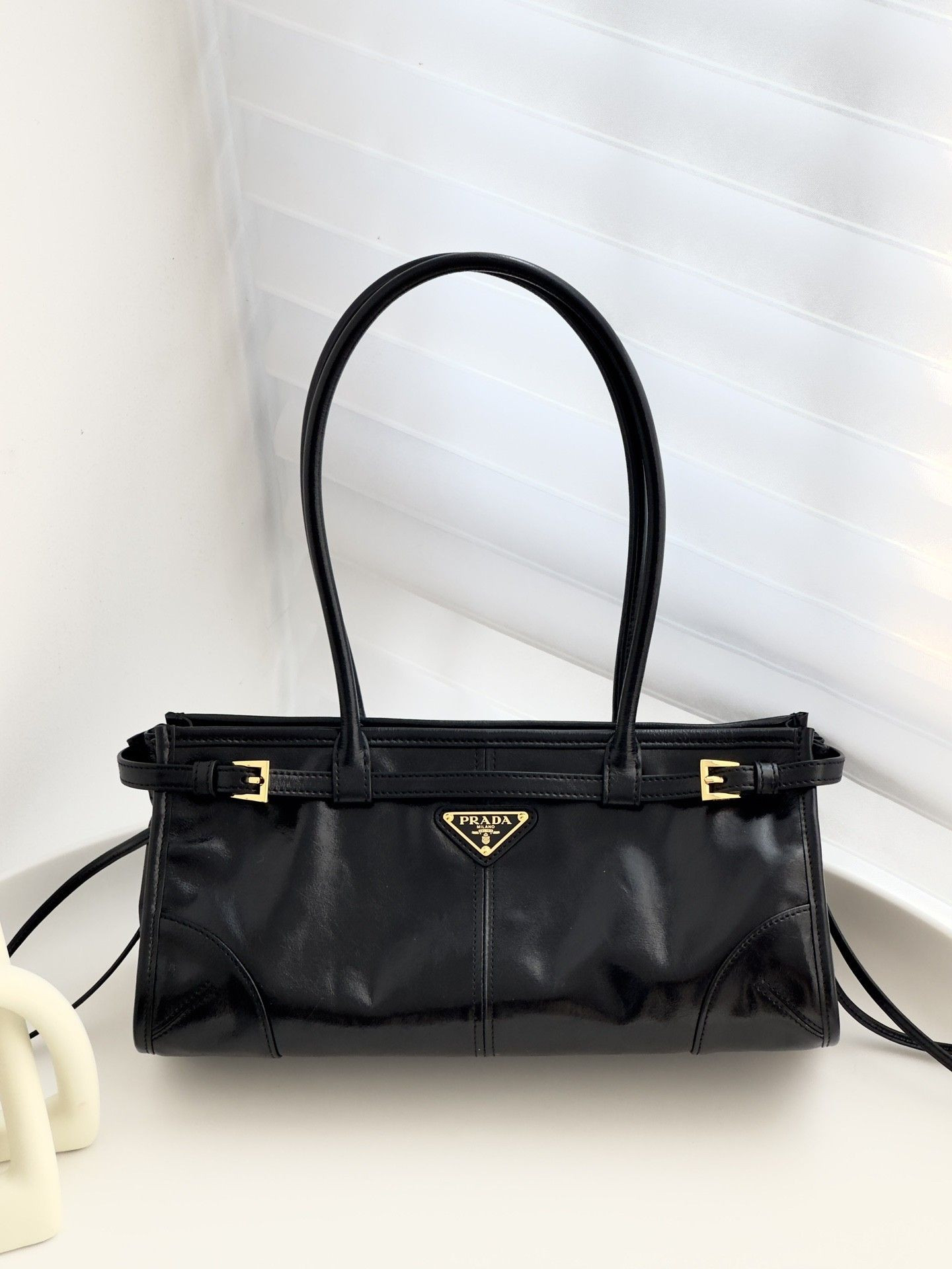 Pra*a Bonnie Medium Leather Handbag 15.5x32x12cm