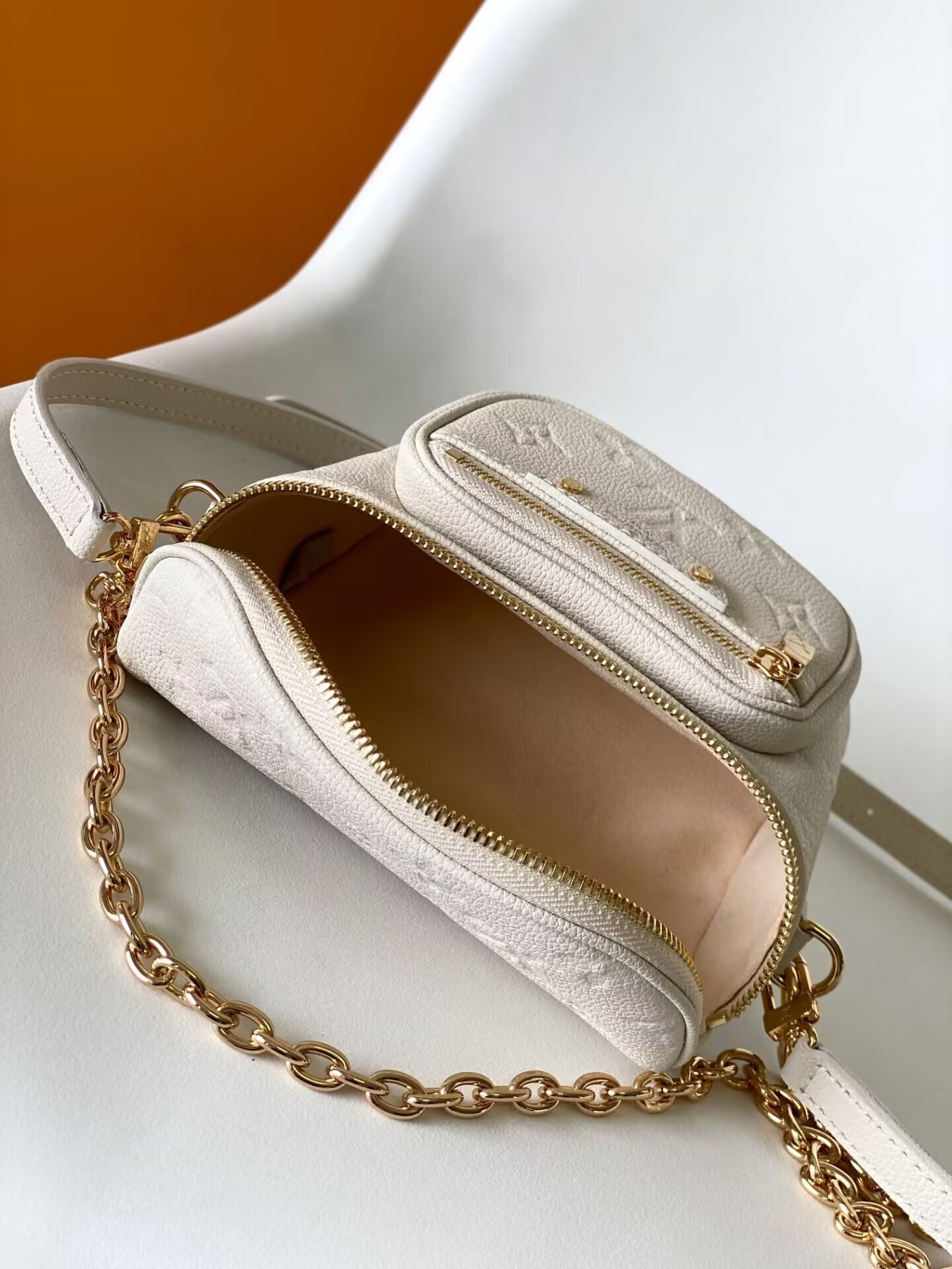 LV Mini Bumbag M83275 17x12x9.5cm