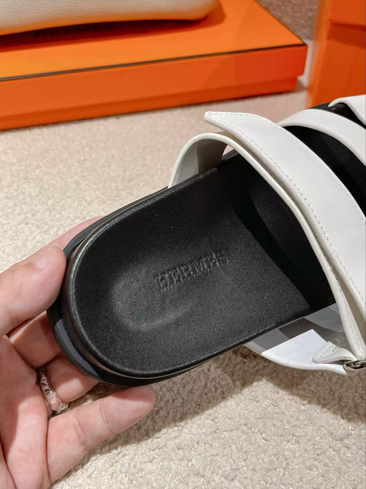 UA Hermès Chypre Sandal