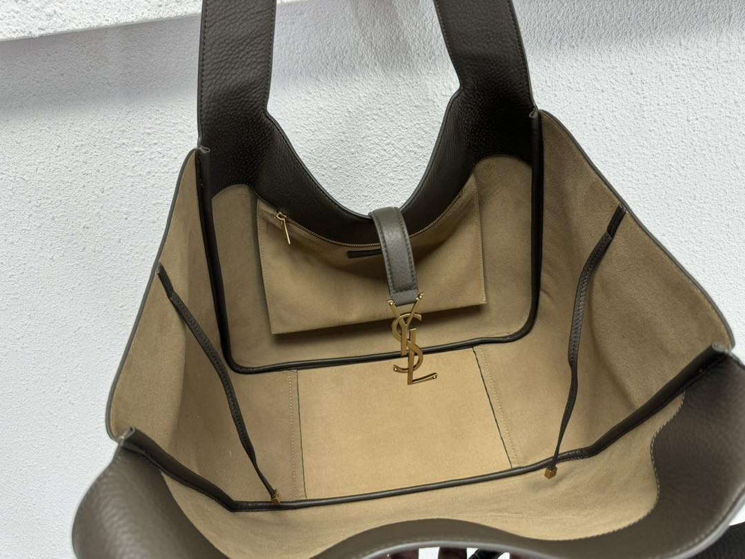 Y*L LE 5 À 7 BEA in grained leather 50×28×18cm