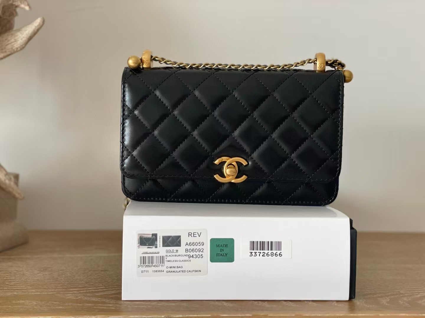 Ch*el Wallet on Chain AP2289 12x19x3.5cm