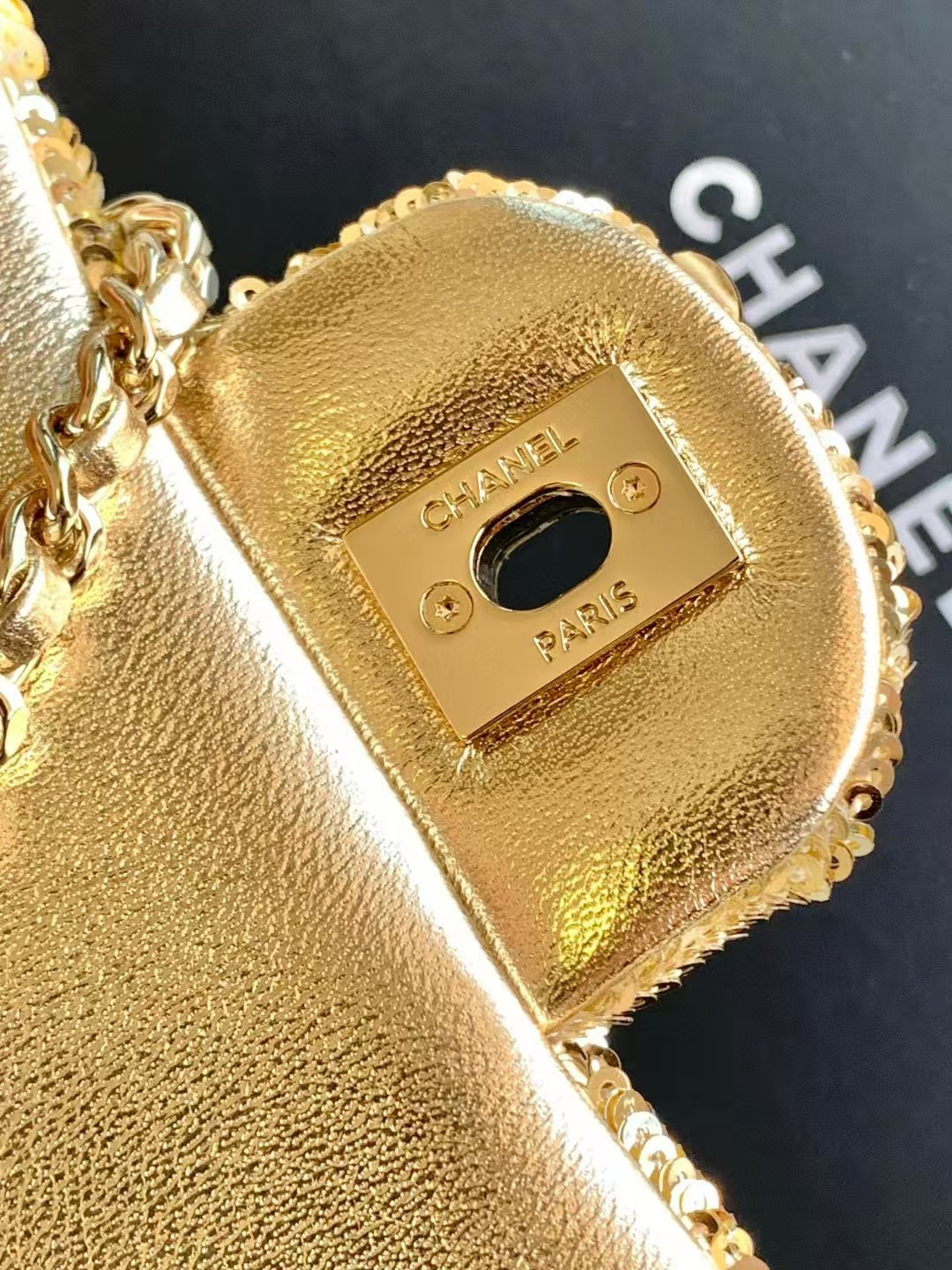 Ch*el CRUISE 25C FLAP BAG 14x21x8cm