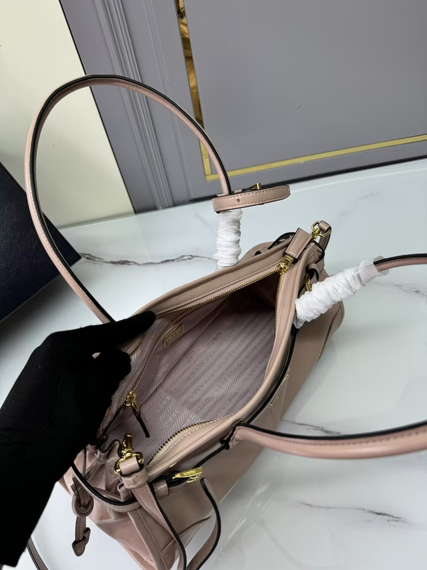 Pra*a Bonnie Medium Leather Handbag 32x15.5x12cm