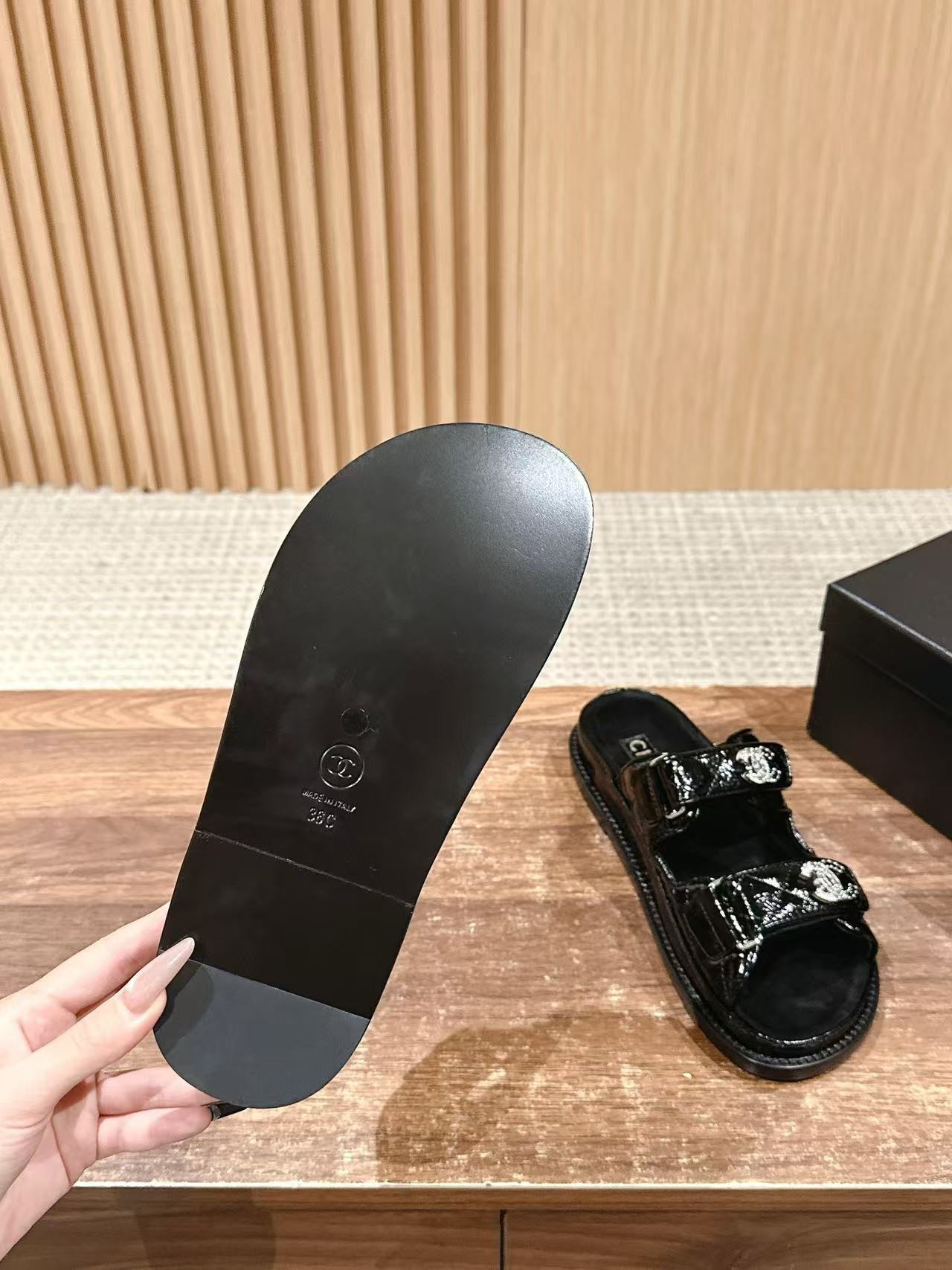 UA Ch*el Slides