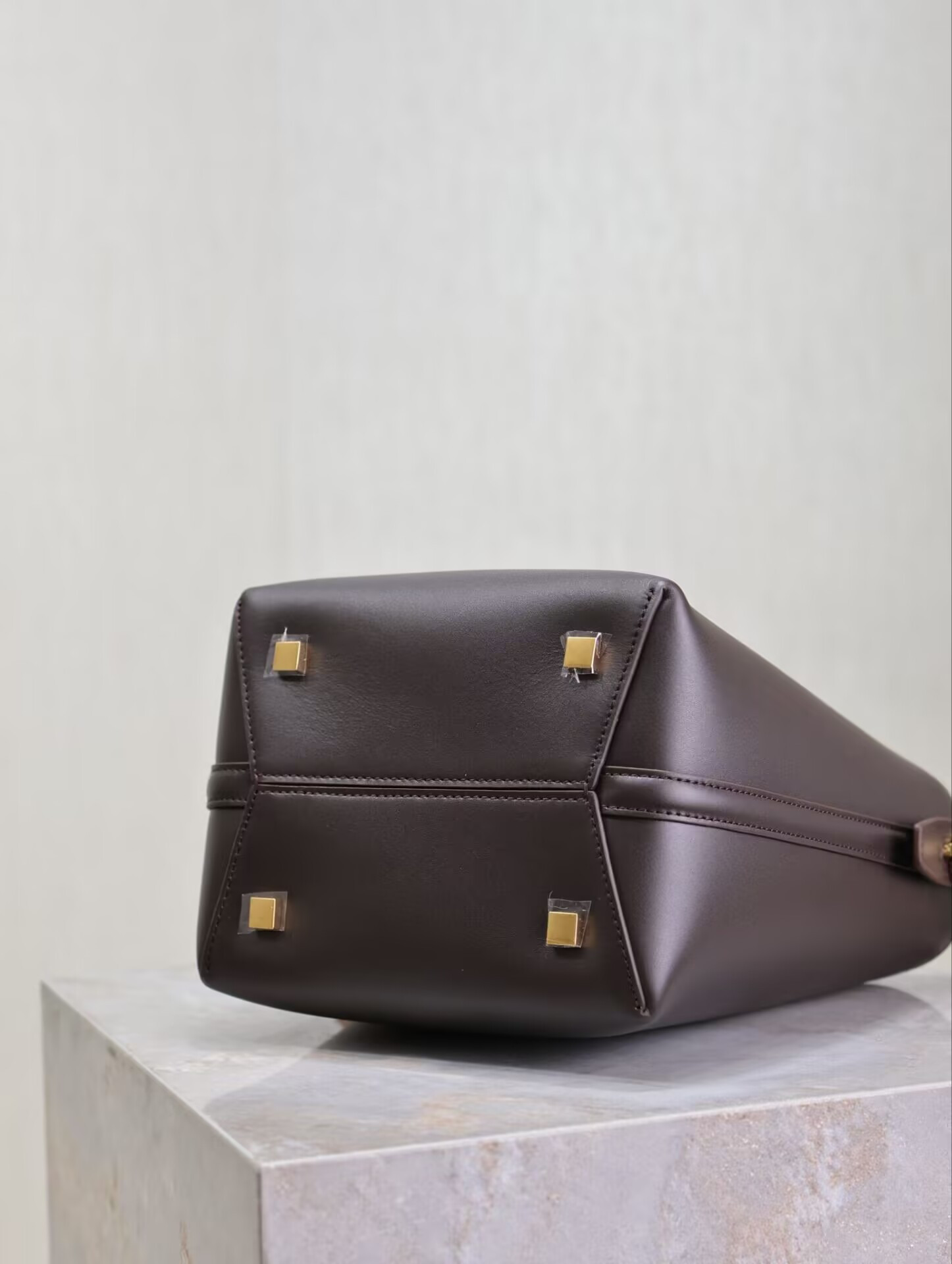 Y*L LE 37 In Shiny Leather 17x20x13cm