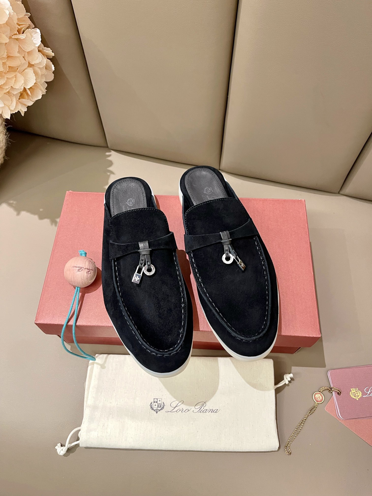 UA L**o p*ana Babouche Charms Walk Loafers