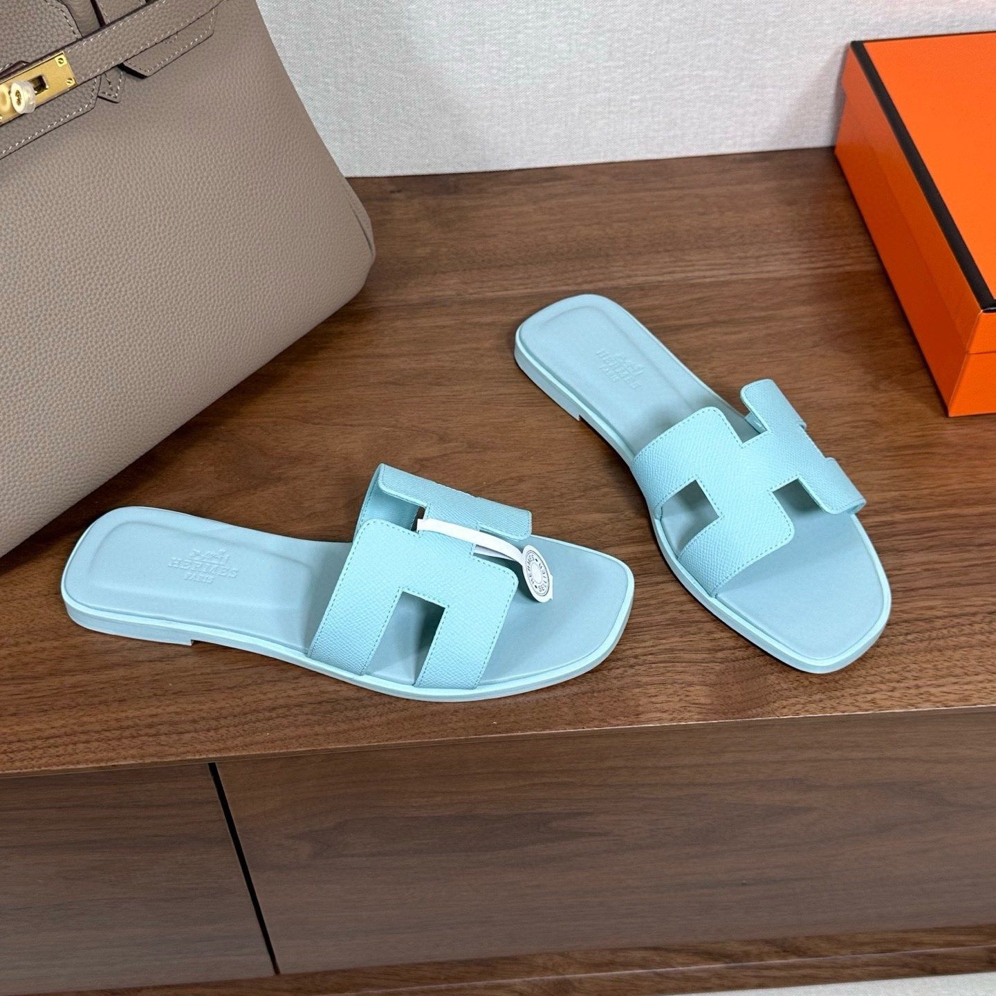 UA Hermès Oran sandal