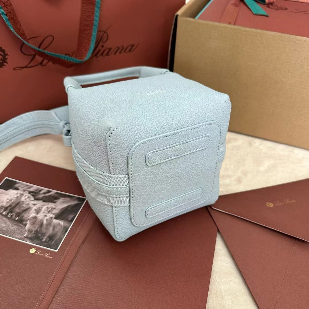 L**o p*ana Small Bale Bag Grained Calfskin 17 x 17 x 21 cm