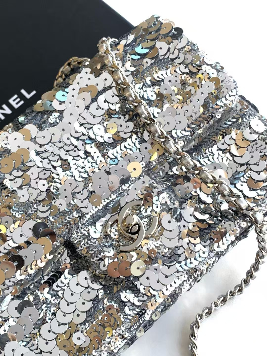 Ch*el CRUISE 25C FLAP BAG 14x21x8cm