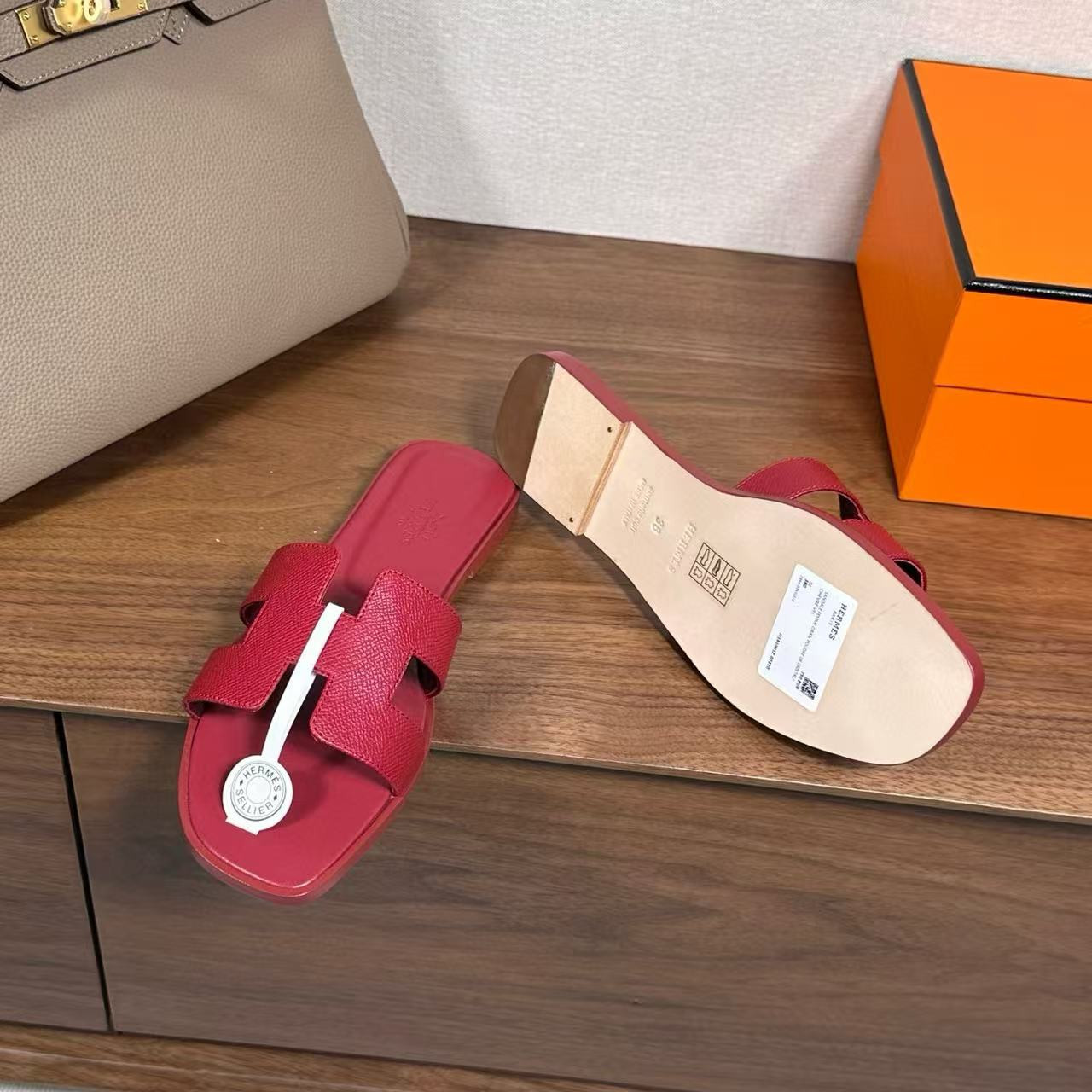 UA Hermès Oran sandal