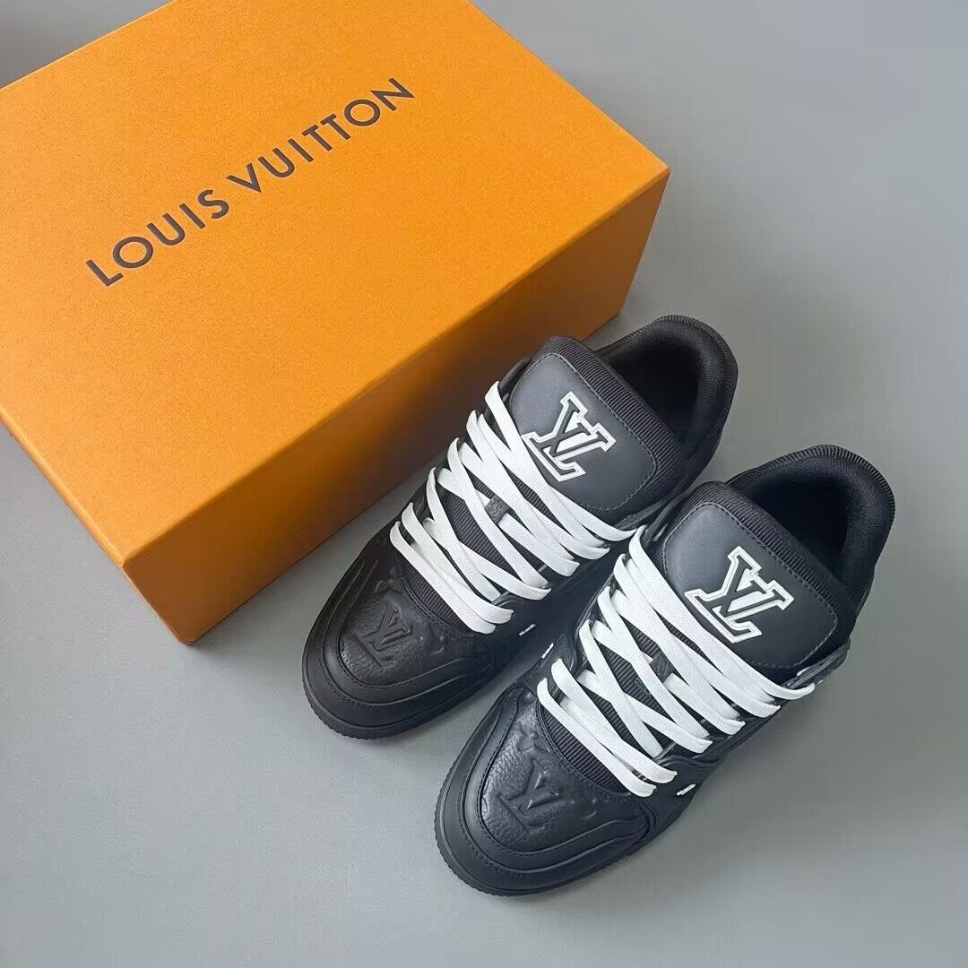 UA L0*is V*t0n LV Trainer Black