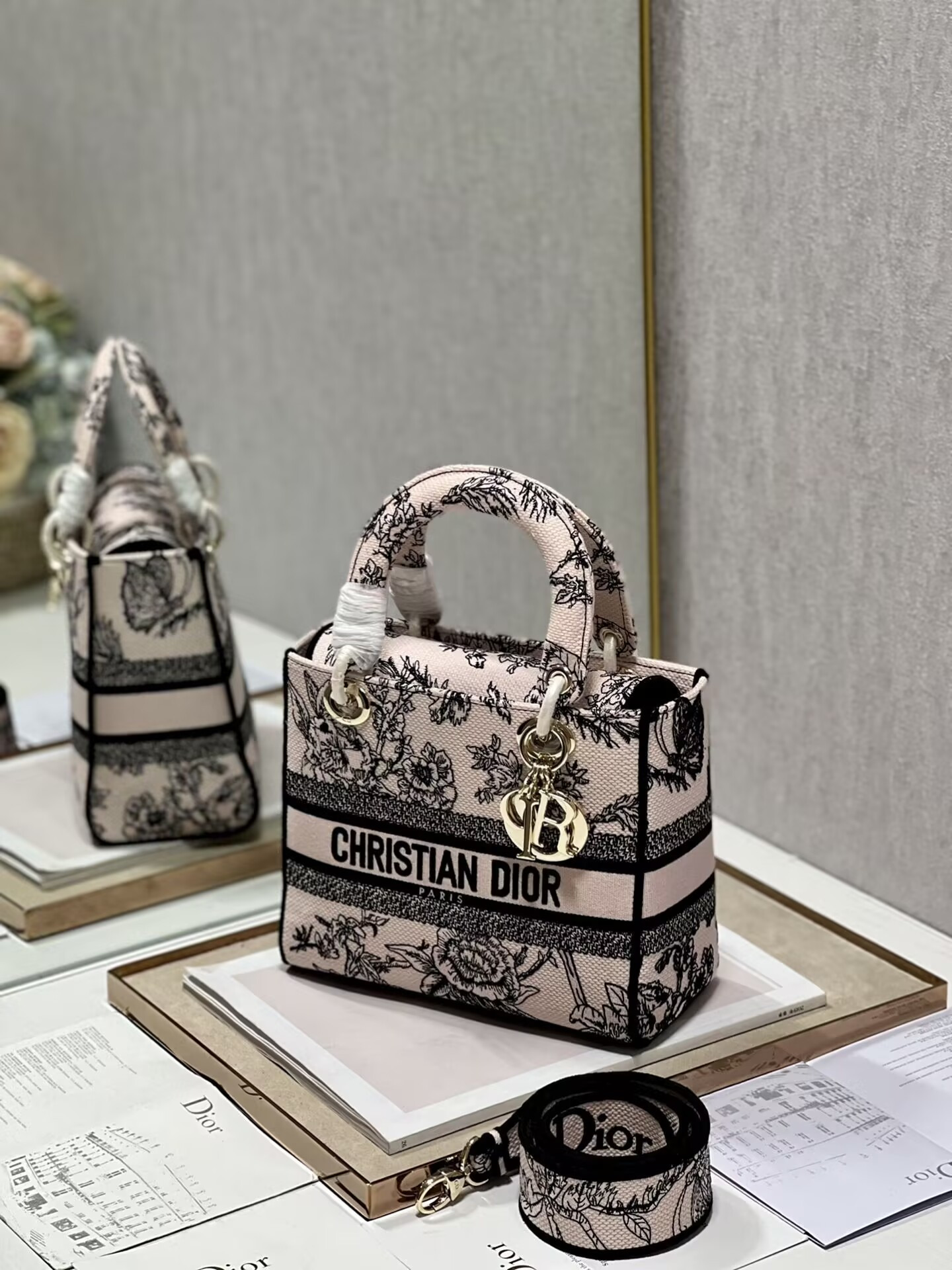 MEDIUM D*0r LADY D-LITE BAG 24 x 20 x 11 cm