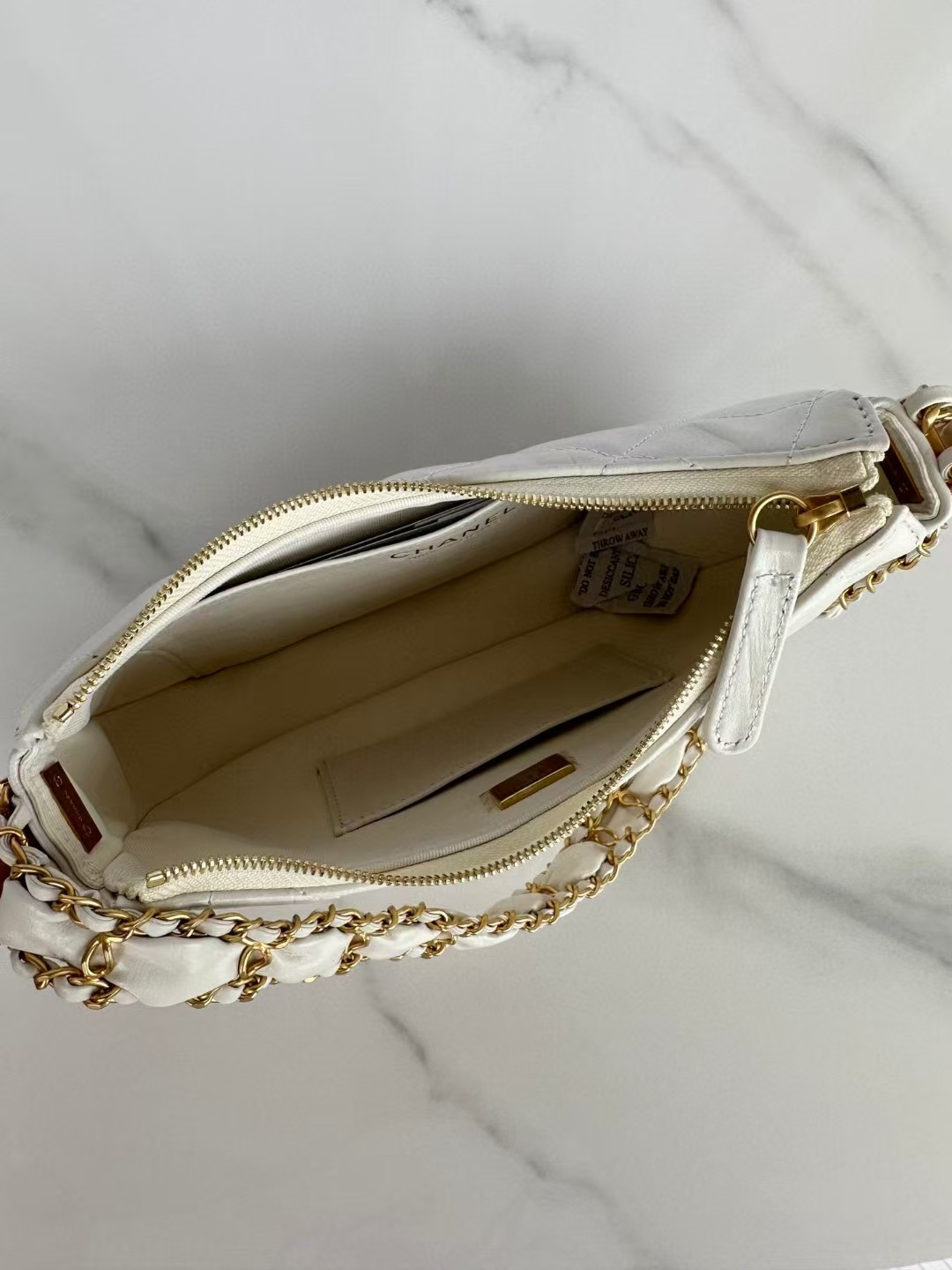 Ch*el Hobo Handbag 23.5x13.5x5.3cm