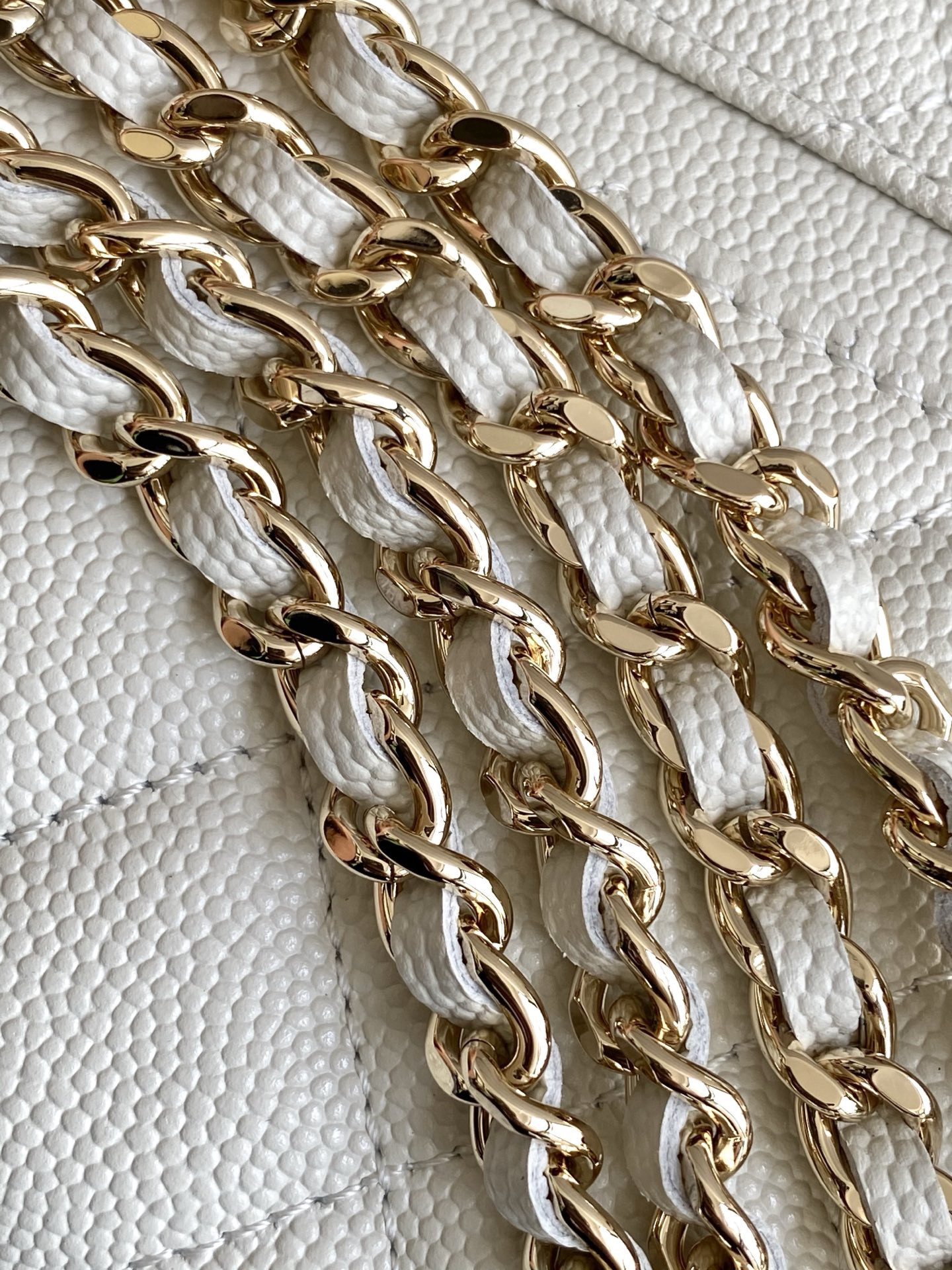 Ch*el Long Vanity With Chain 25C AP4531 17×19.5×5cm