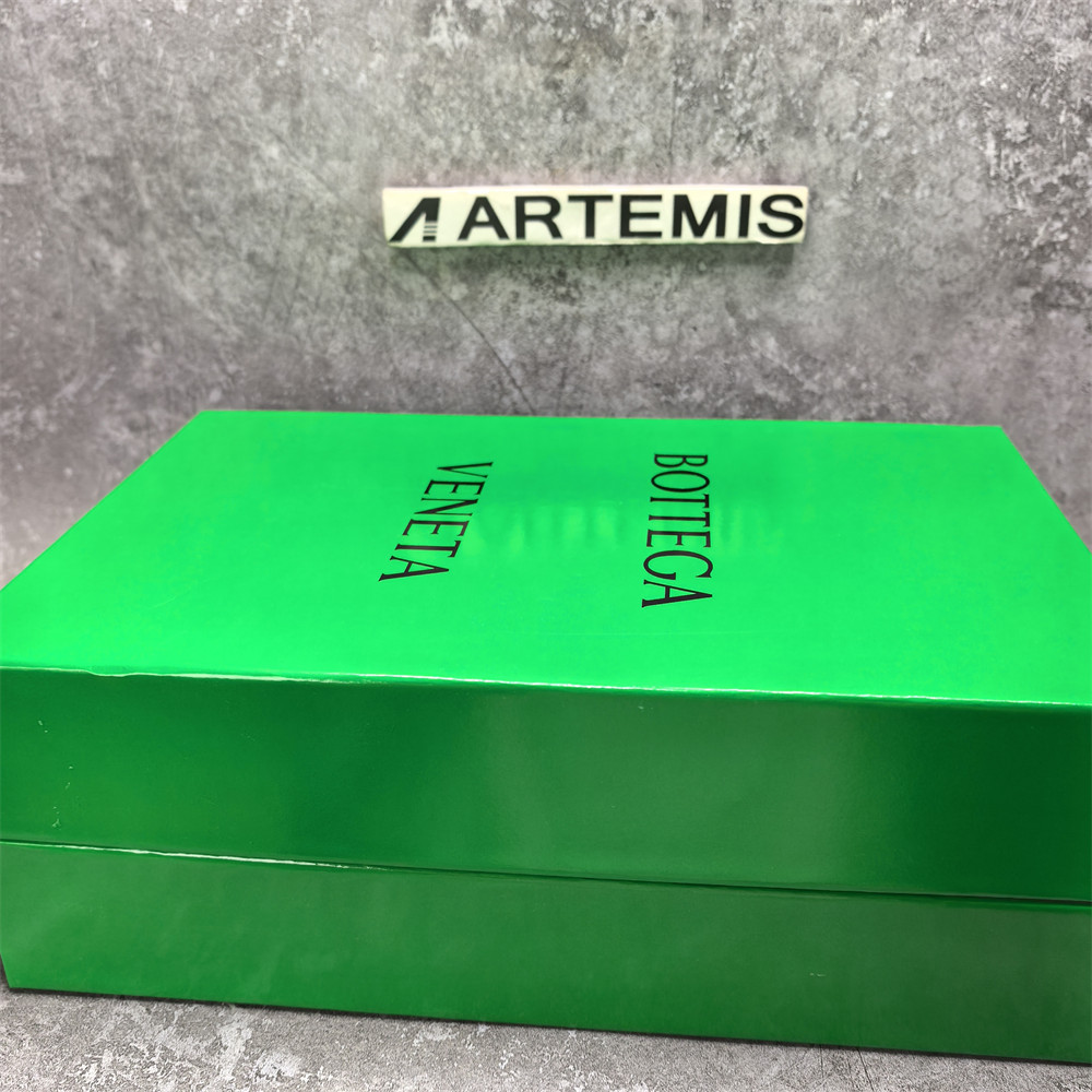 UA Bo*te*ga Ve*ne*ta Orbit Sneaker