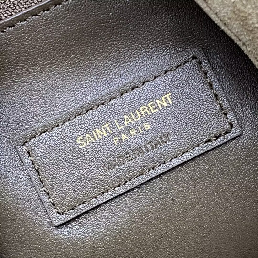 Y*L LE 5 À 7 S*pPLE IN SUEDE 23x22x8CM