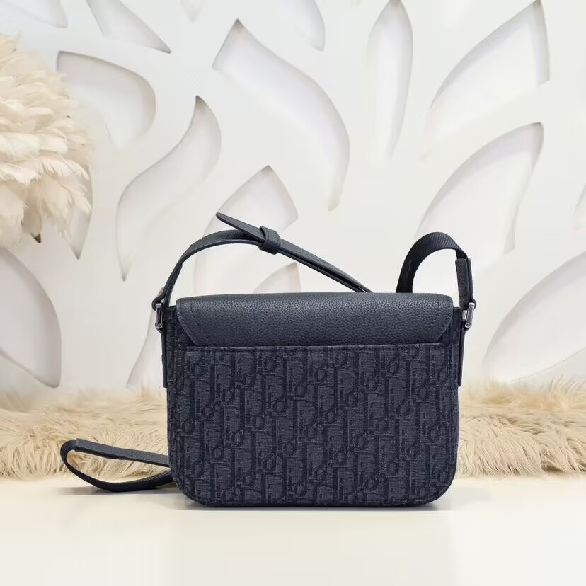 D*0r Saddle Messenger Bag with Flap 23 x18 x6cm