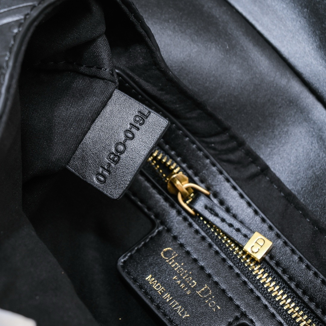 D*0r SADDLE BAG WITH STRAP Black Oblique Embossed Calfskin 25.5x20x6.5cm