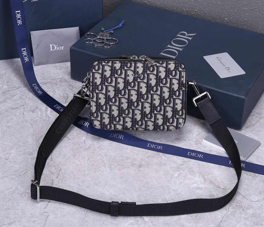 D*0r Zipped Pouch with Strap 17×12.5×6cm