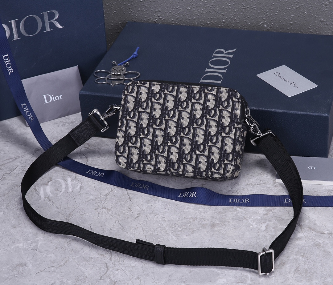 D*0r Zipped Pouch with Strap 17×12.5×6cm