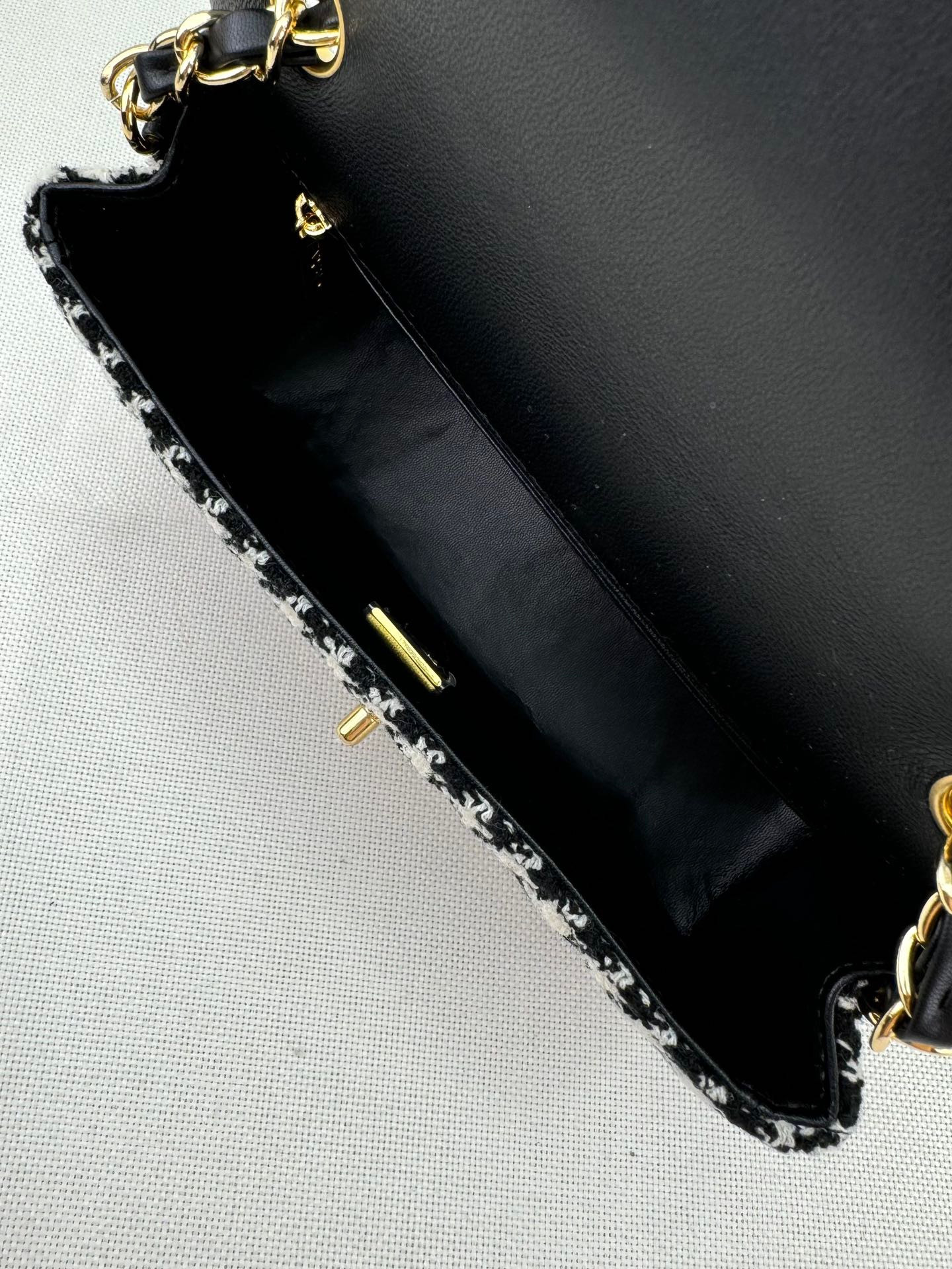 Ch*el MINI CLASSIC 11.12 HANDBAG 20 12 × 20 × 6 cm
