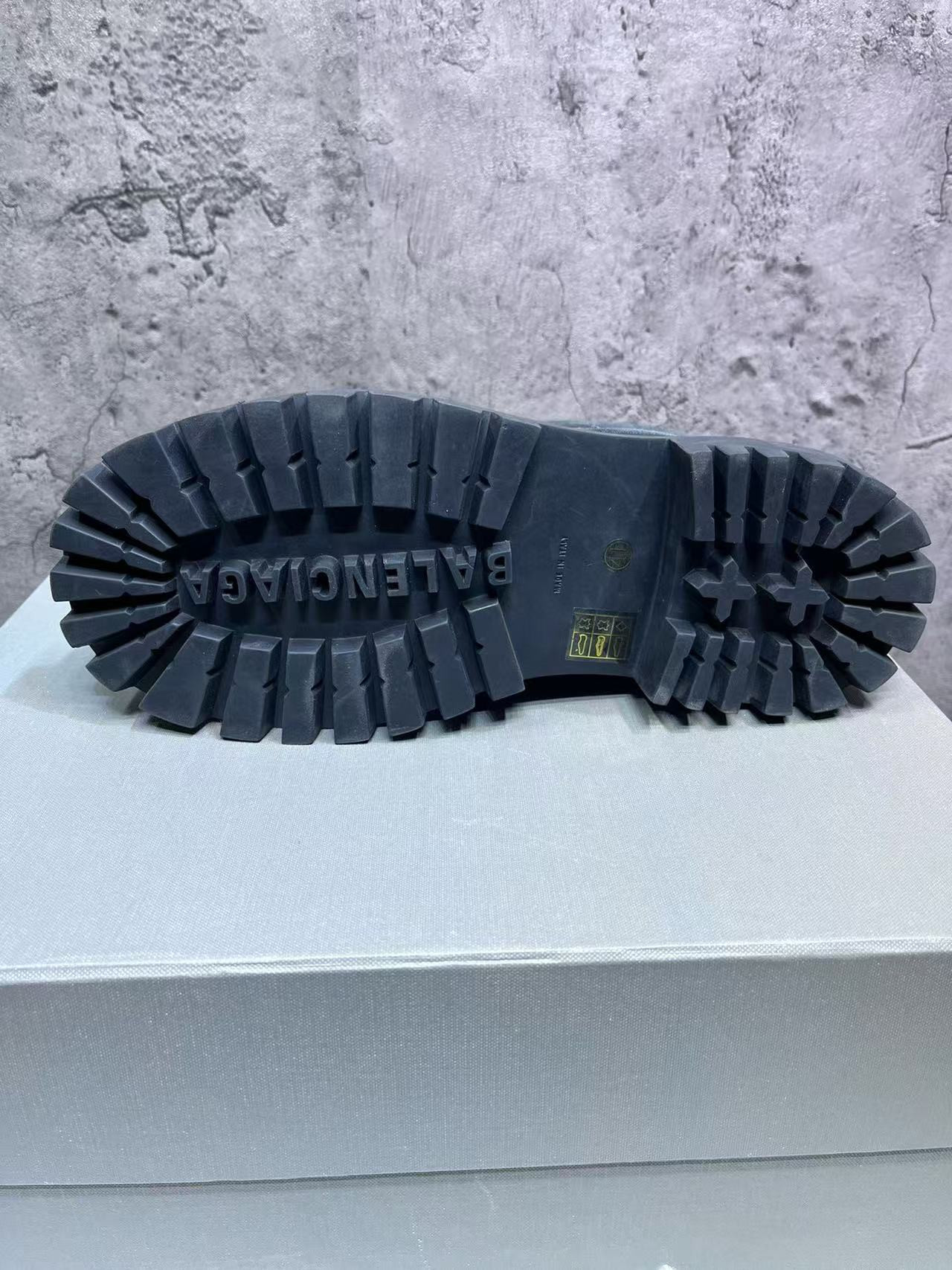 UA Ba*len*cia*ga MEN