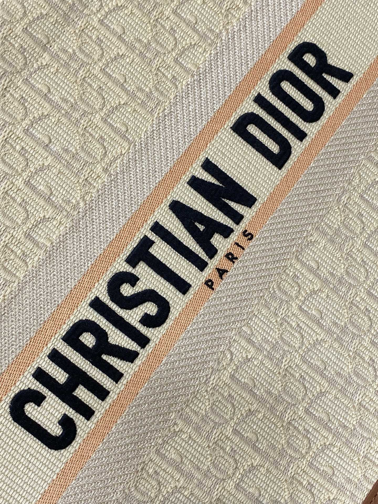 MEDIUM D*0r BOOK TOTE White Multicolor Dragon Zodiac Embroidery  36 x 27.5 x 16.5 cm