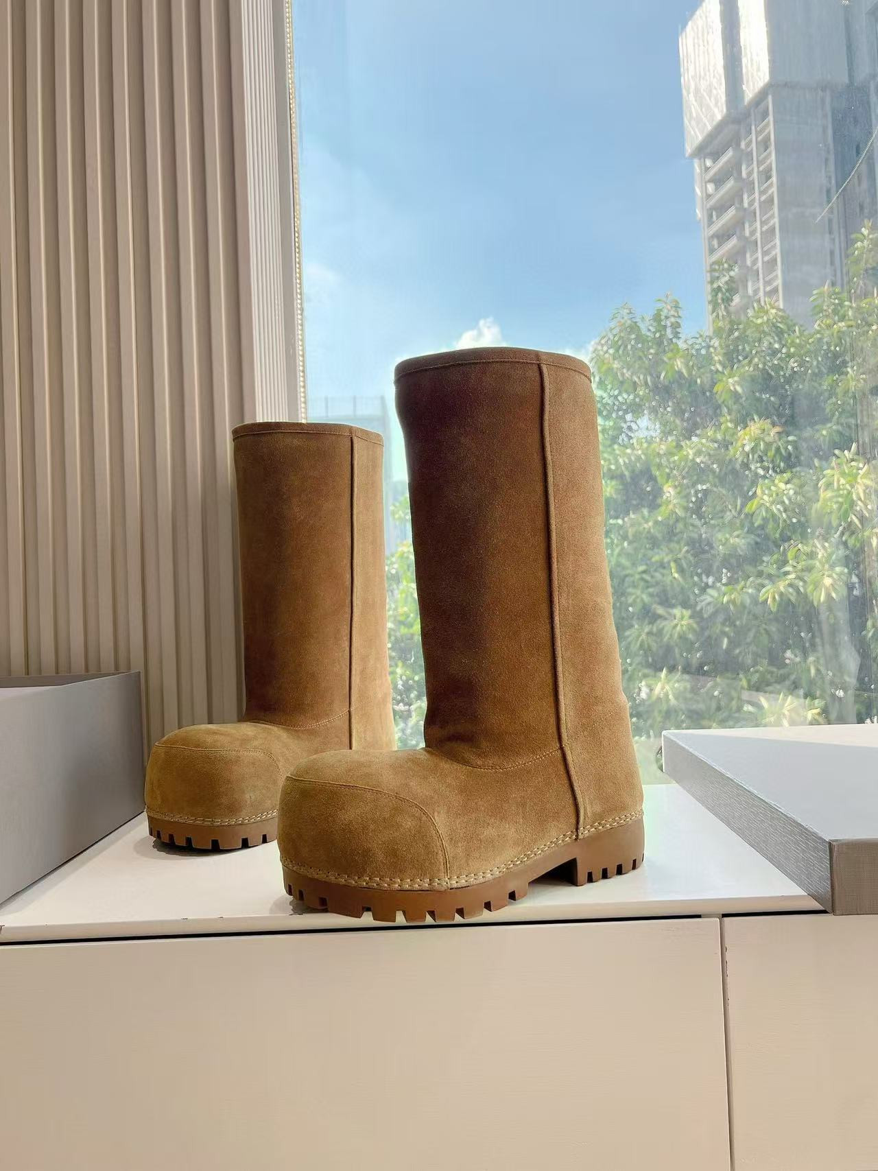 UA Ba*len*cia*ga Snow Boots