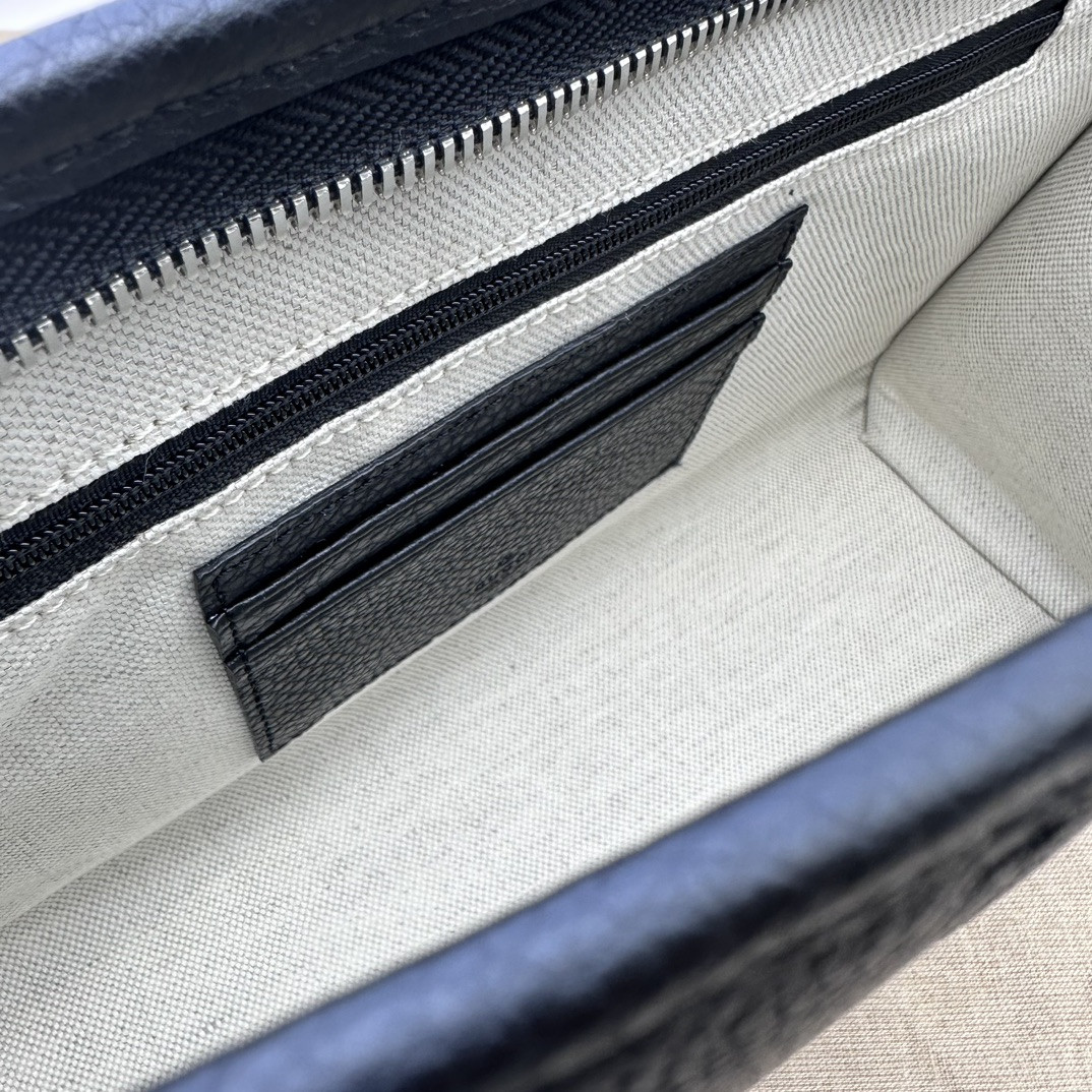 G*u*i Jumbo GG pouch 28.5x18x9cm