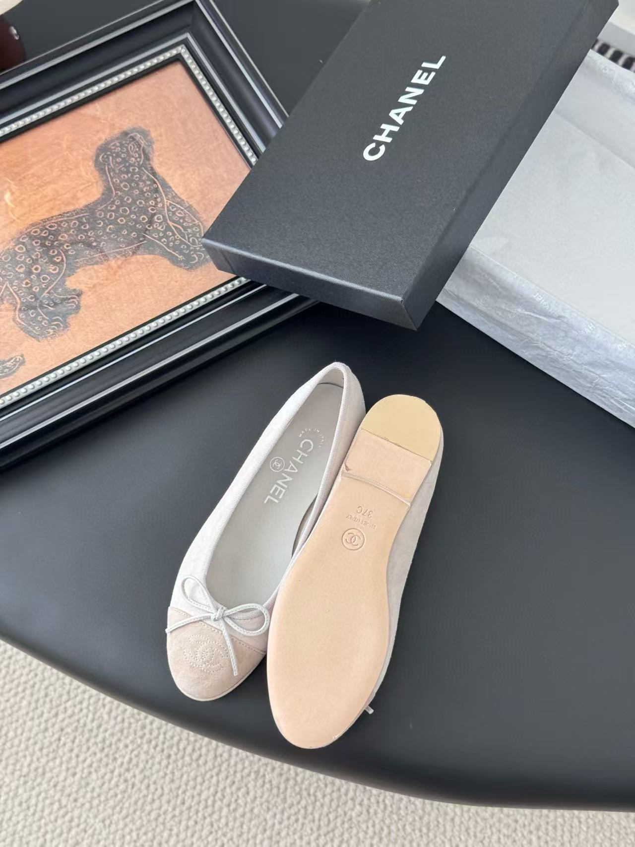 UA Ch*el Ballet flats