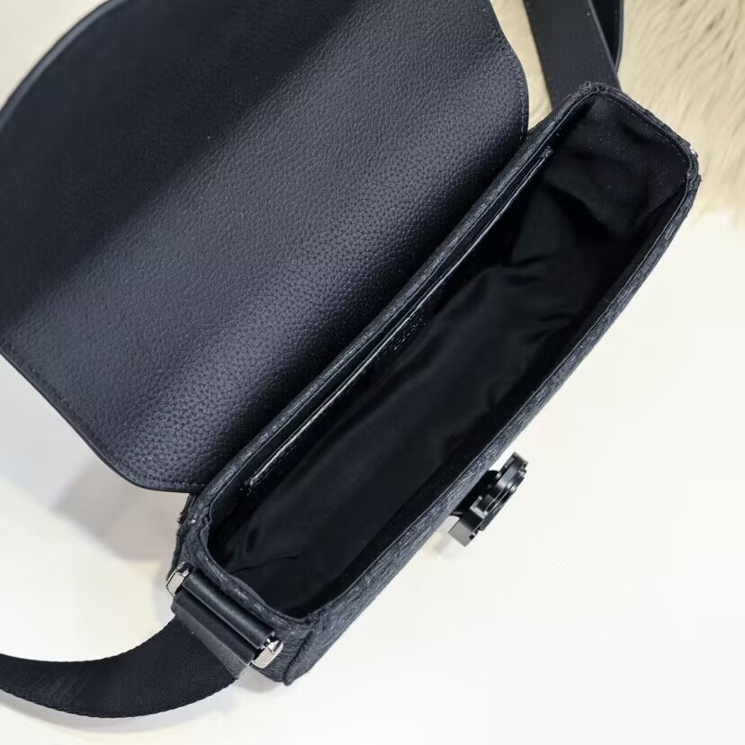 D*0r Saddle Messenger Bag with Flap 23 x18 x6cm