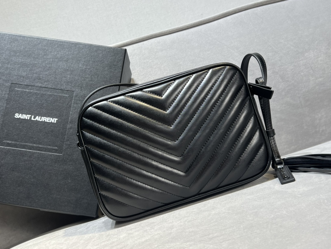 Y*L LOU Camera bag in quilted leather