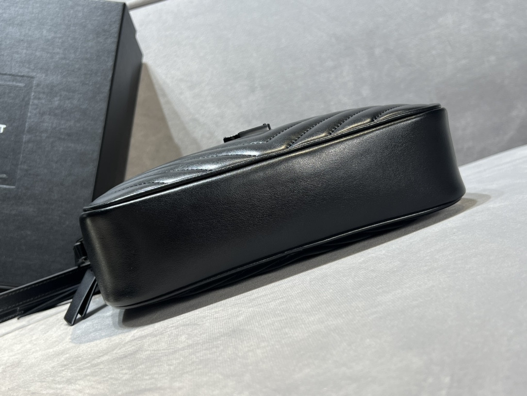 Y*L LOU Camera bag in quilted leather