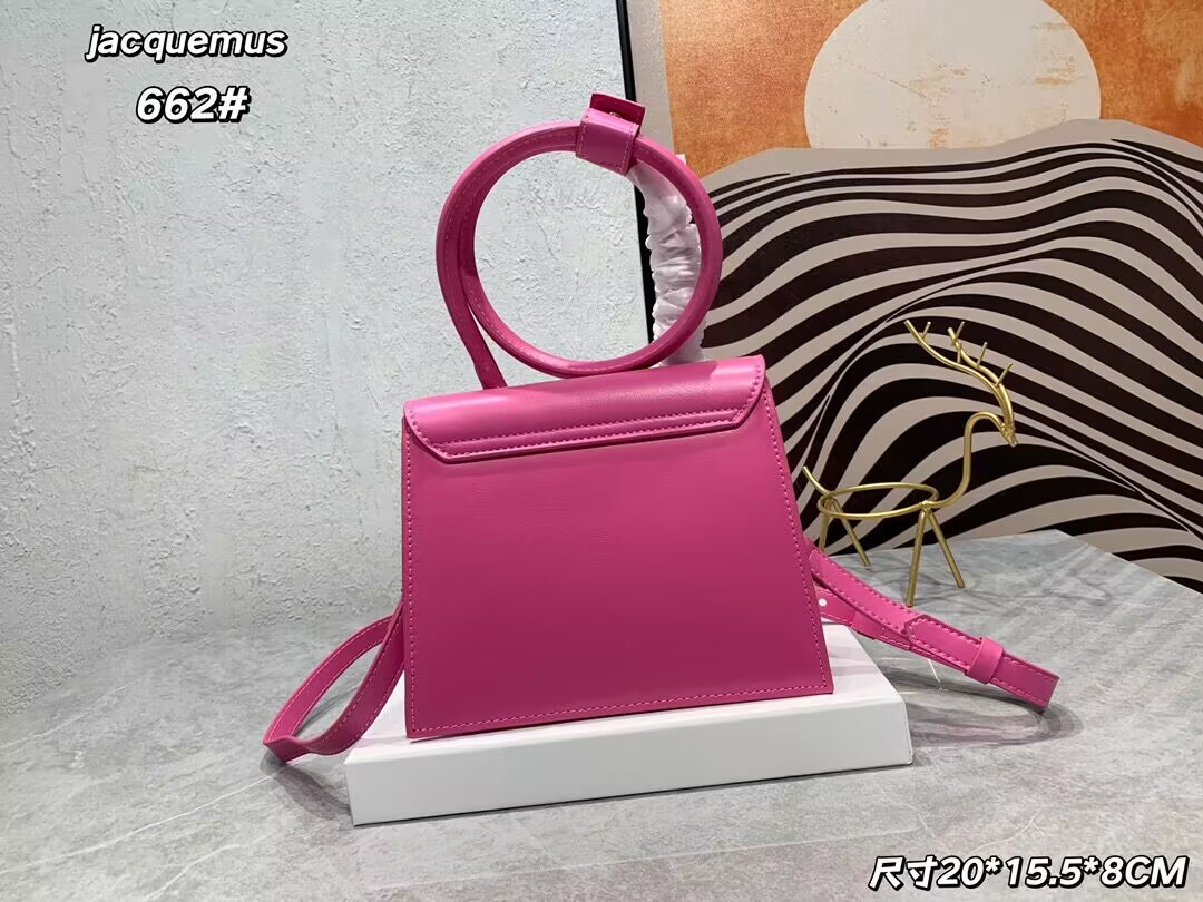 JACQUEMUS Le Chiquito moyen LES CLASSIQUES  20×15.5×8cm