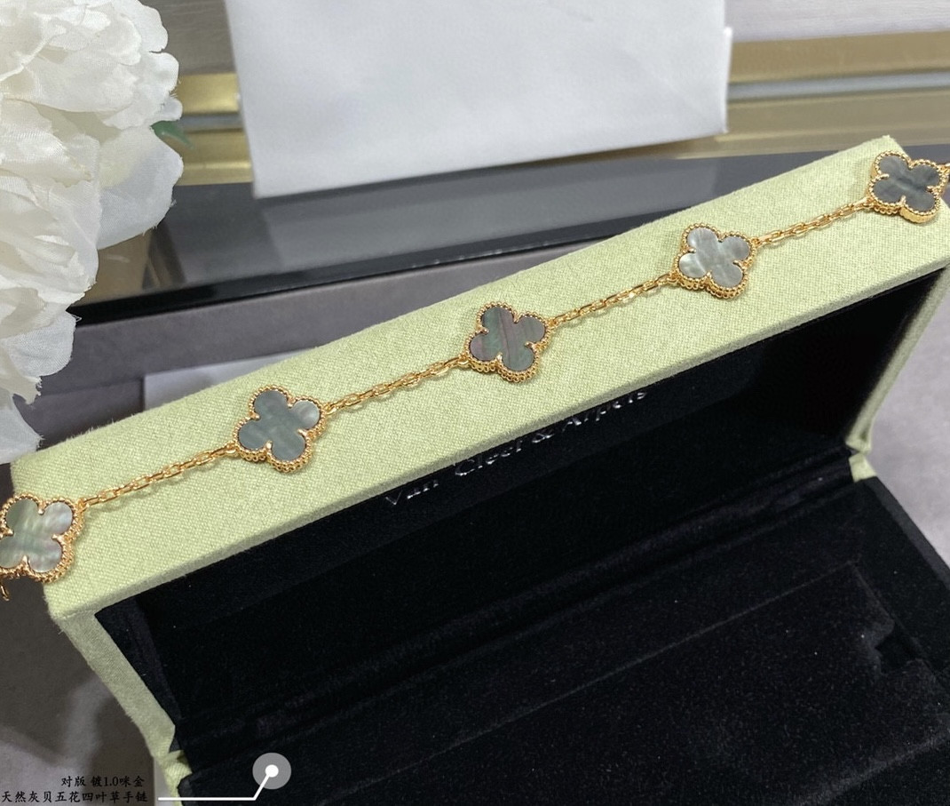 V*N CL*F & Arpels Natural Gray Mother-of-Pearl Alhambra Bracelet